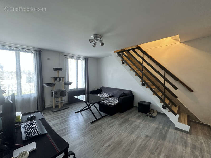 Maison à LONGUE-JUMELLES