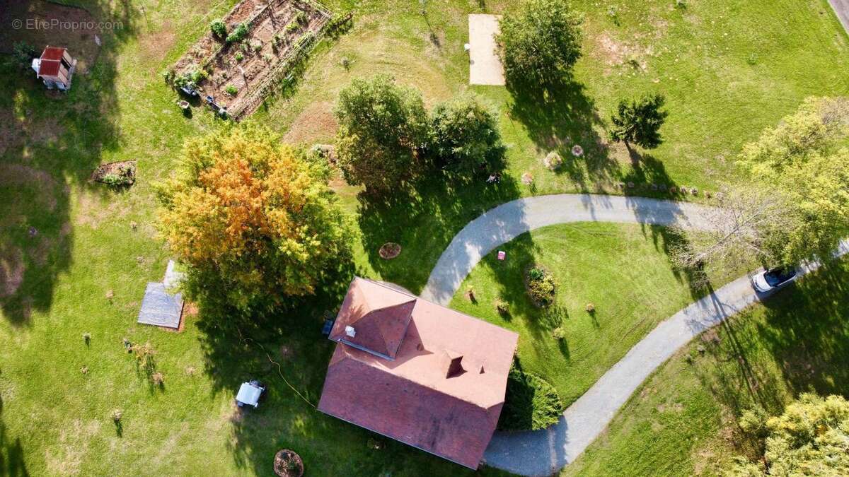 Maison à SAINT-AVIT-DE-VIALARD