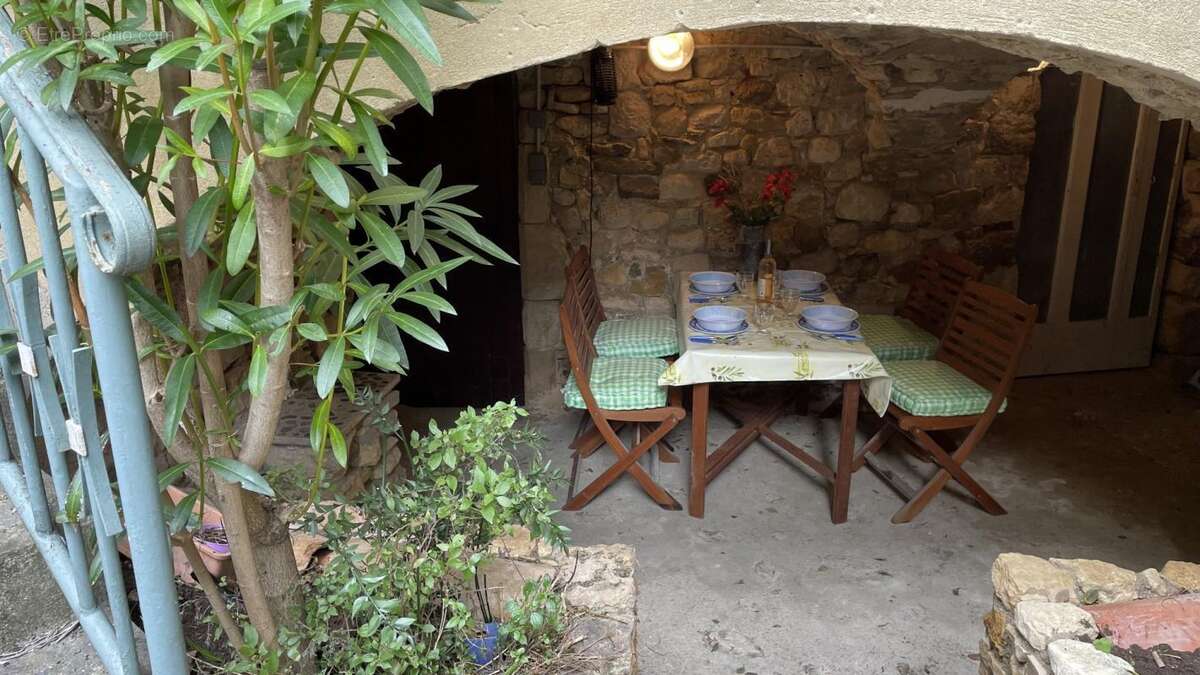 Maison à SAINT-LAURENT-DE-CARNOLS