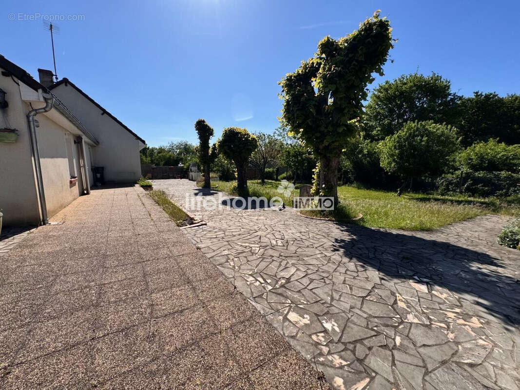 Maison 110 m² à Chateauroux  - photo 2