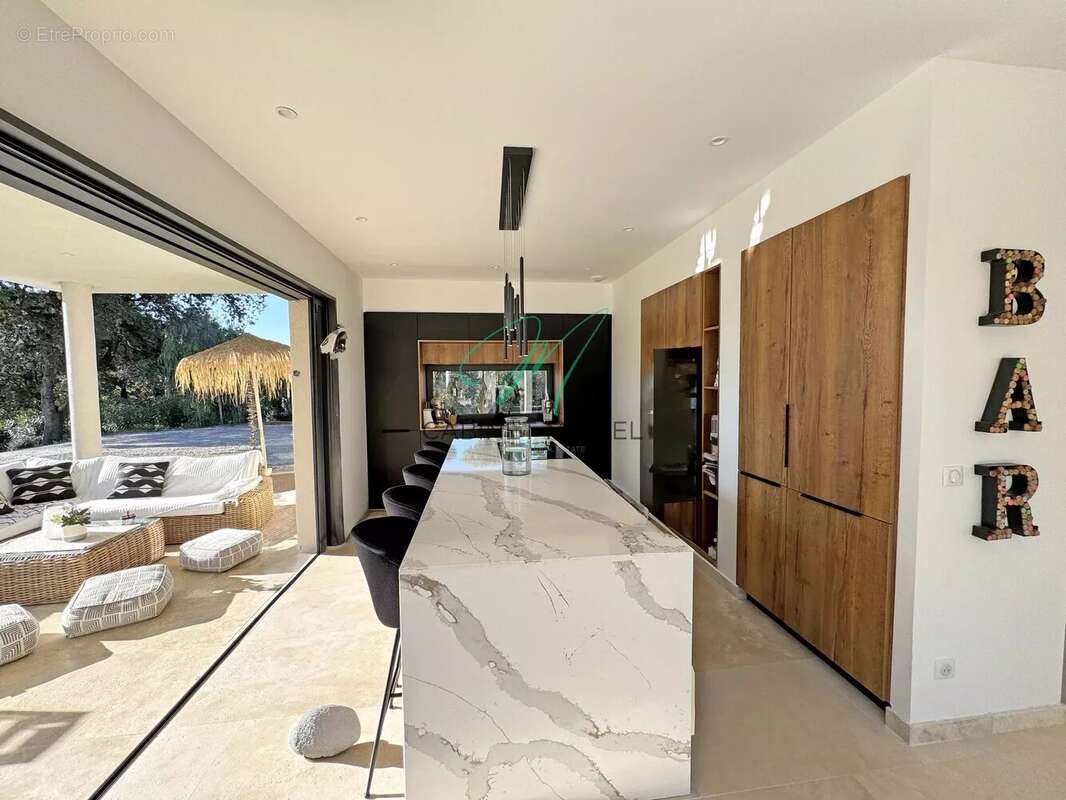 Maison à ROQUEFORT-LES-PINS