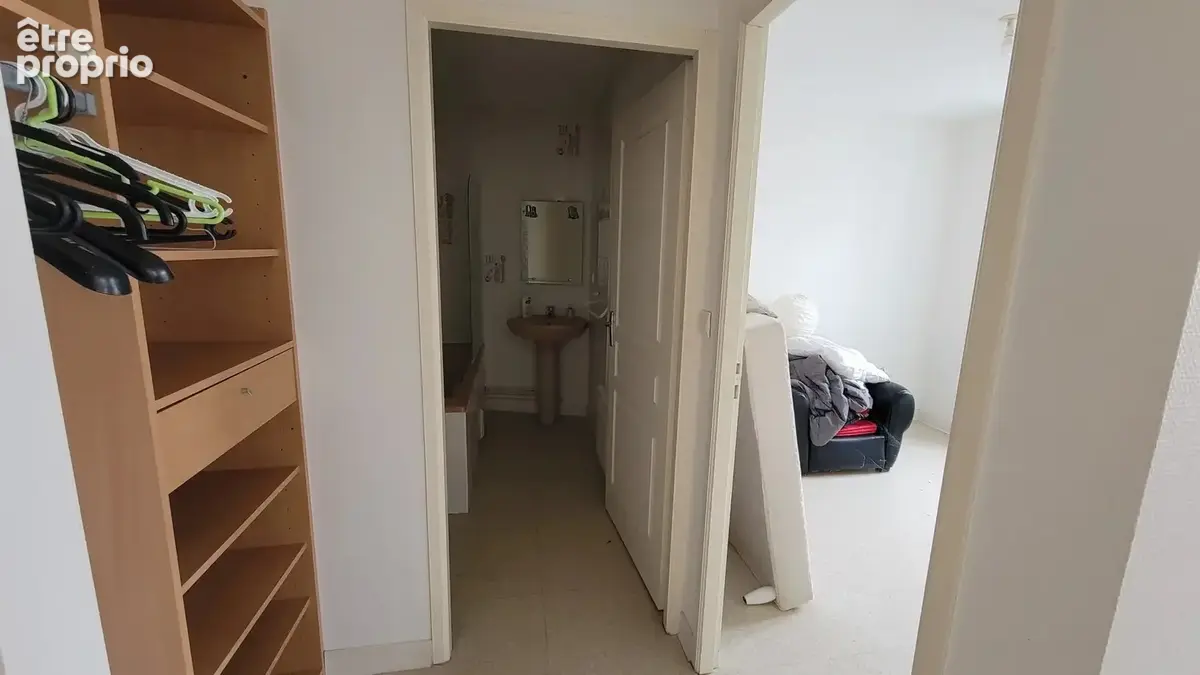 Idéal investissement locatif - Ensemble de deux studios et un appartement meublés avec trois caves dans immeuble en copropriété - photo 5