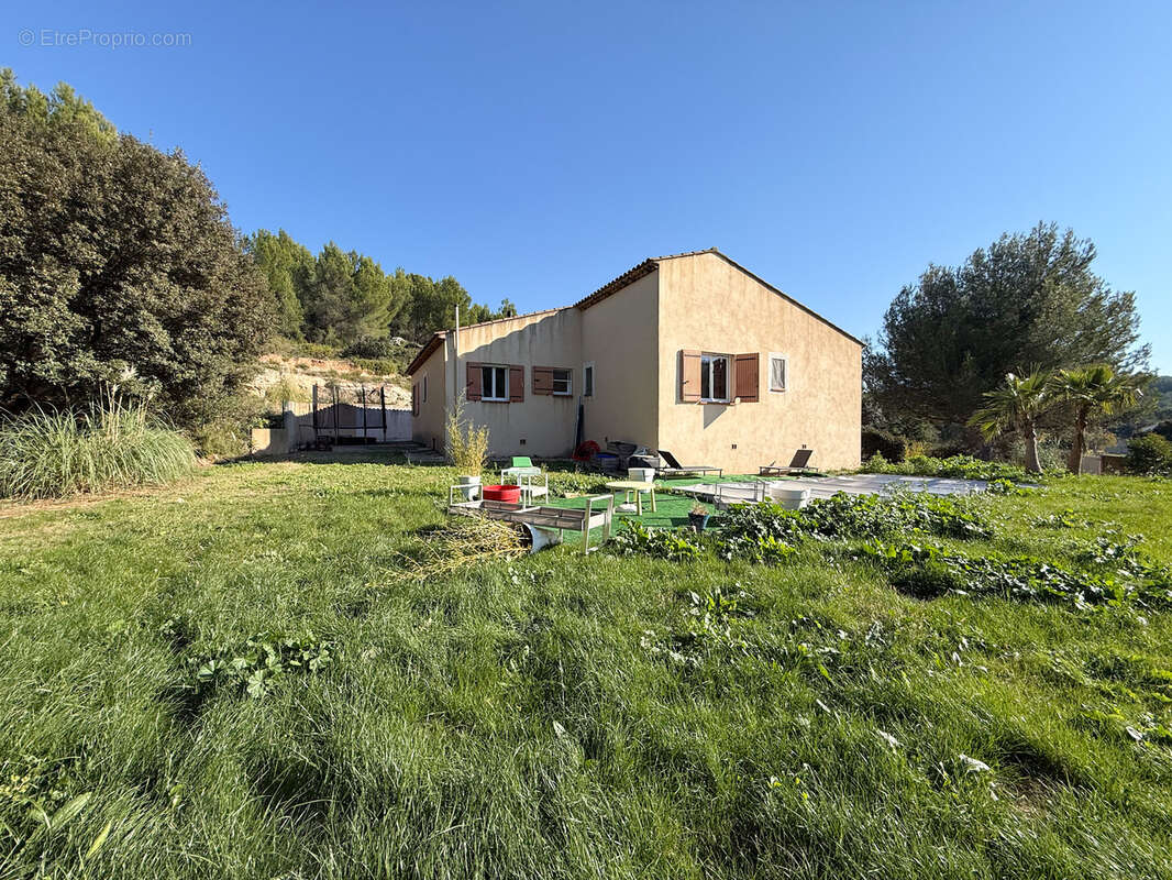 Maison à SAINT-MITRE-LES-REMPARTS