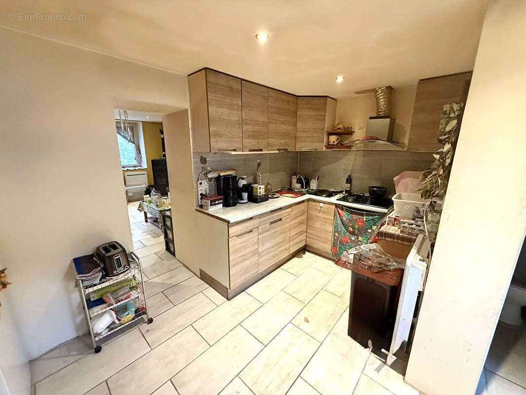 Maison à LAROCHE-SAINT-CYDROINE