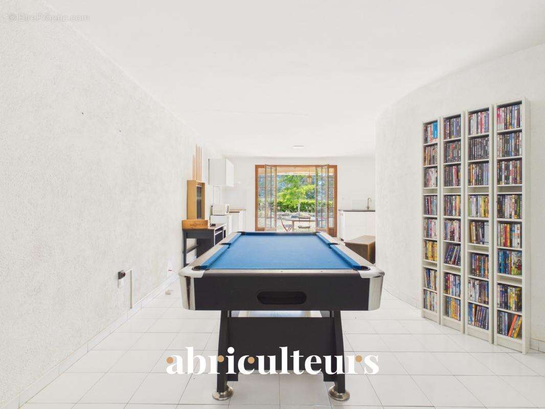 Propriété de 308 m² sur 1 hectare — 8 pièces — Lambesc (13410) - photo 14