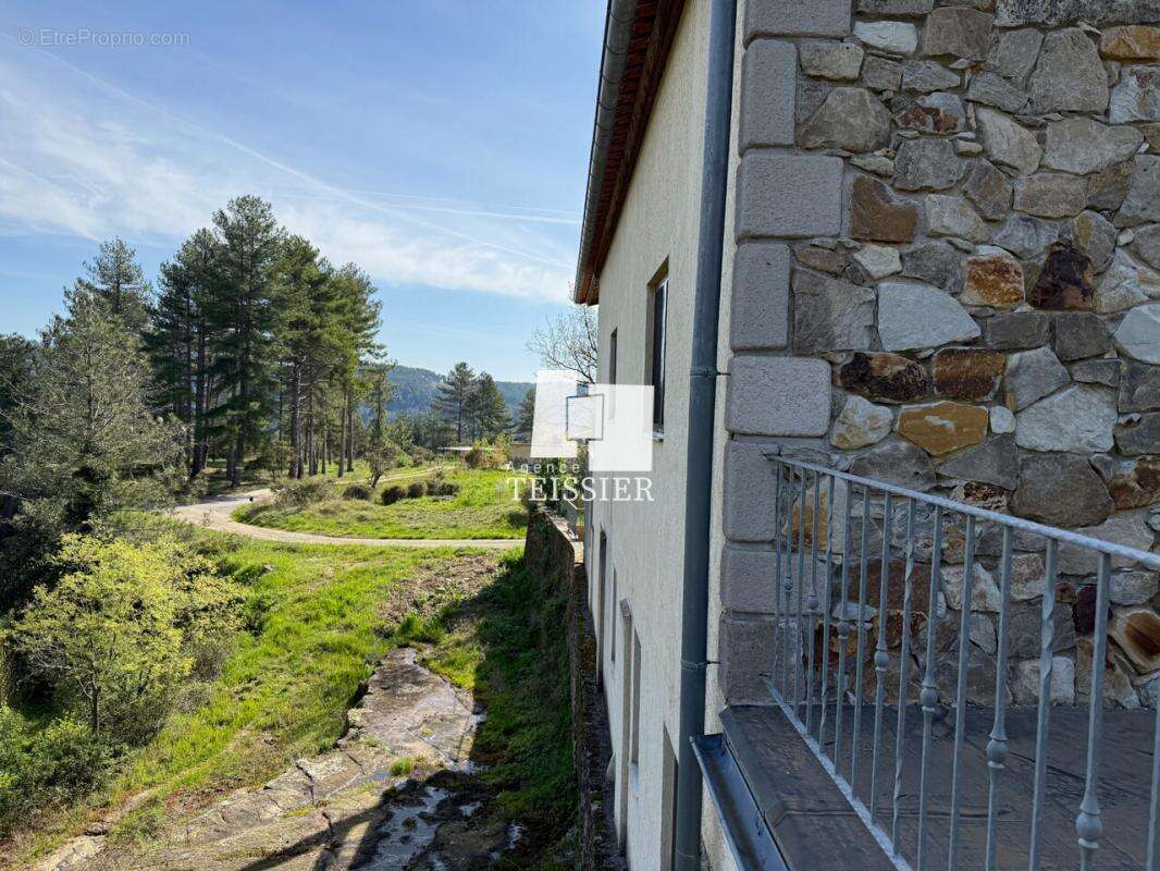 Maison à SAINT-PIERRE-SAINT-JEAN