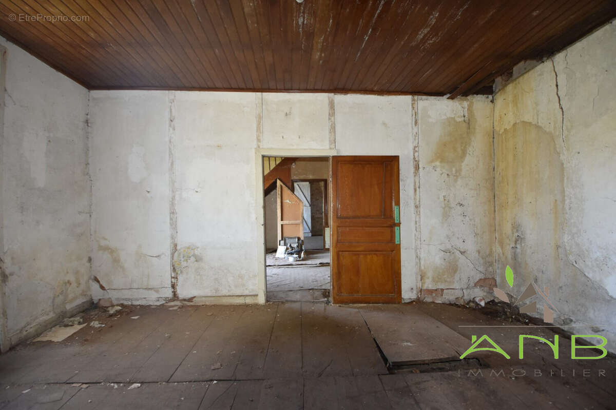 Maison à BUSSIERE-BADIL