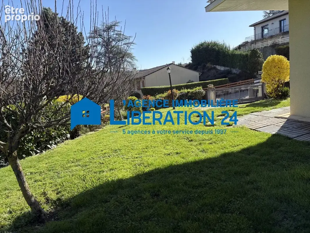 Maison familiale de 193 m² à Saint-Genest-Lerpt - photo 25