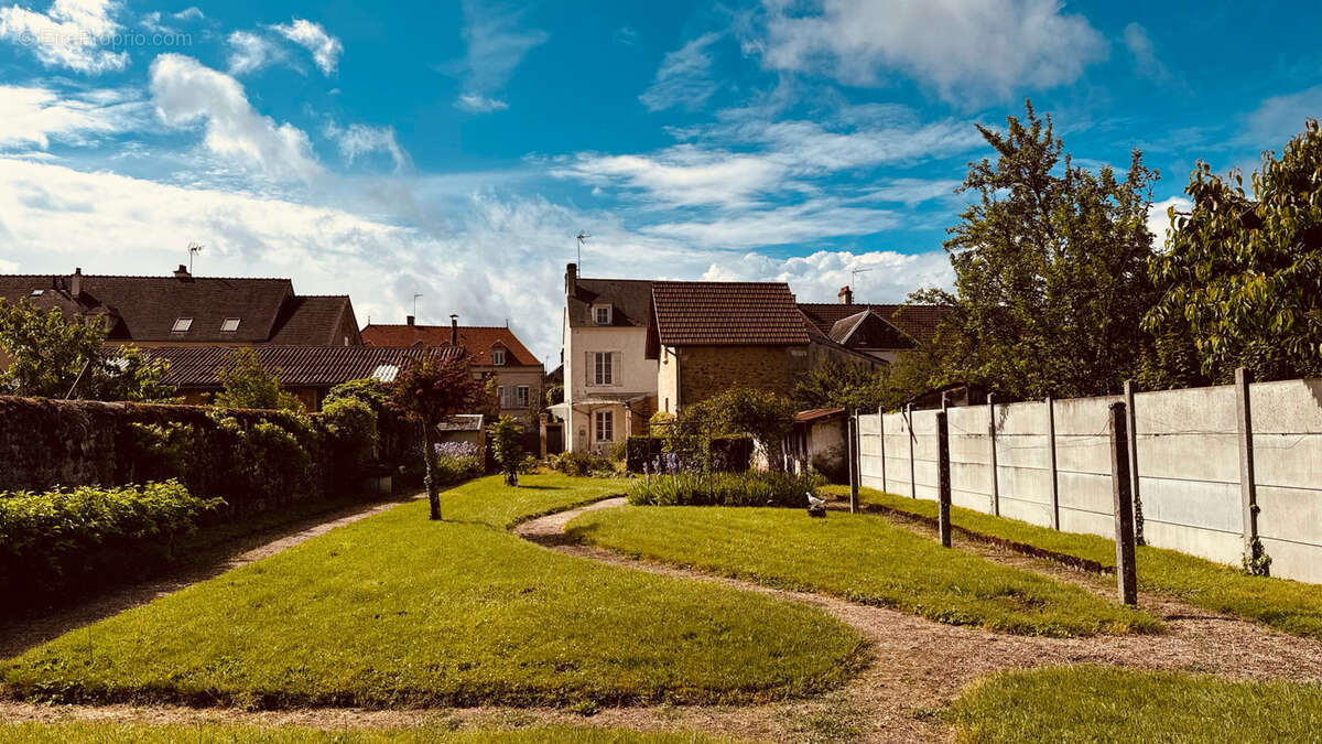 Maison à AVALLON