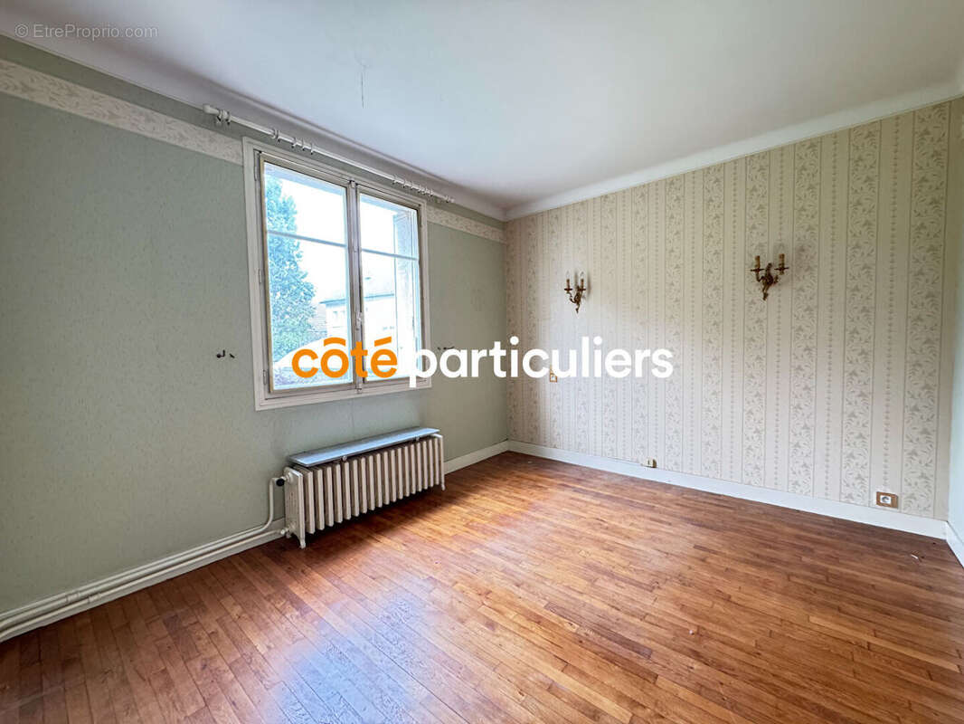 Maison à LA CHAPELLE-SAINT-MESMIN