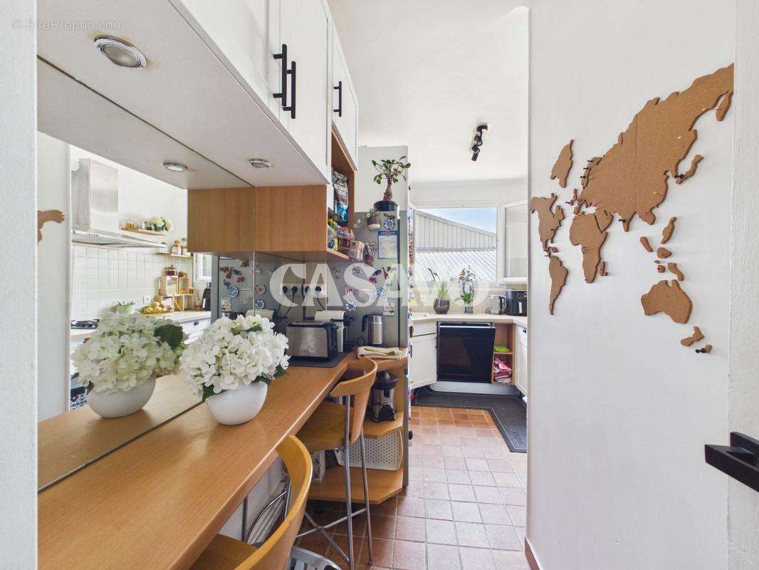 Appartement à PARIS-16E