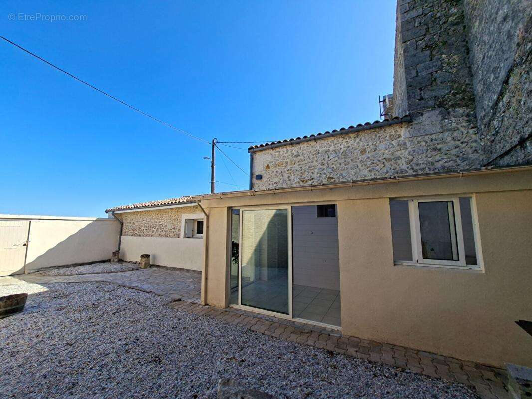 Jolie petite Maison  en pierre Saint-Estèphe 5 pièce(s) 80 m2 - photo 9