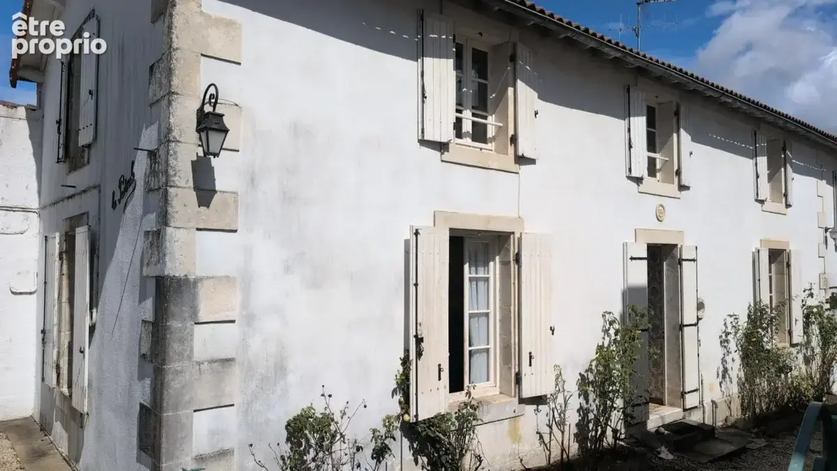 Maison en pierre à rénover à Saint-Gelais  97 m²  2 chambres - photo 2