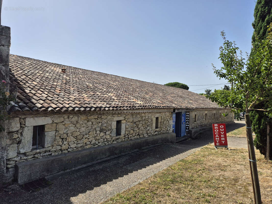 Bâtiment à fort potentiel de 377 m2   Idéal activité professionnelle, commerciale ou projet de logements - photo 2