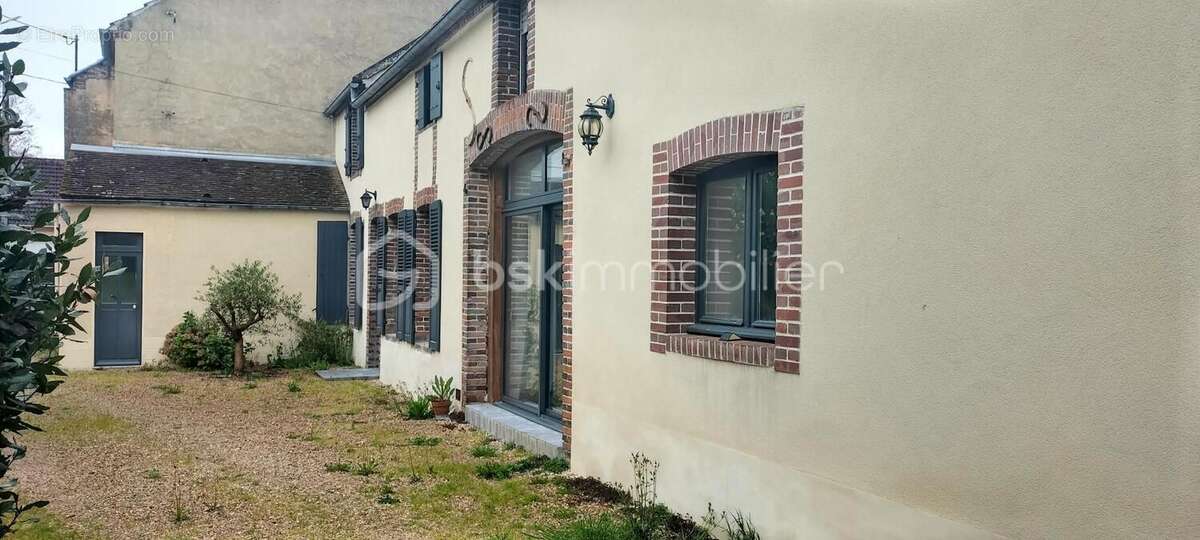 Maison à FLEURY-LA-VALLEE