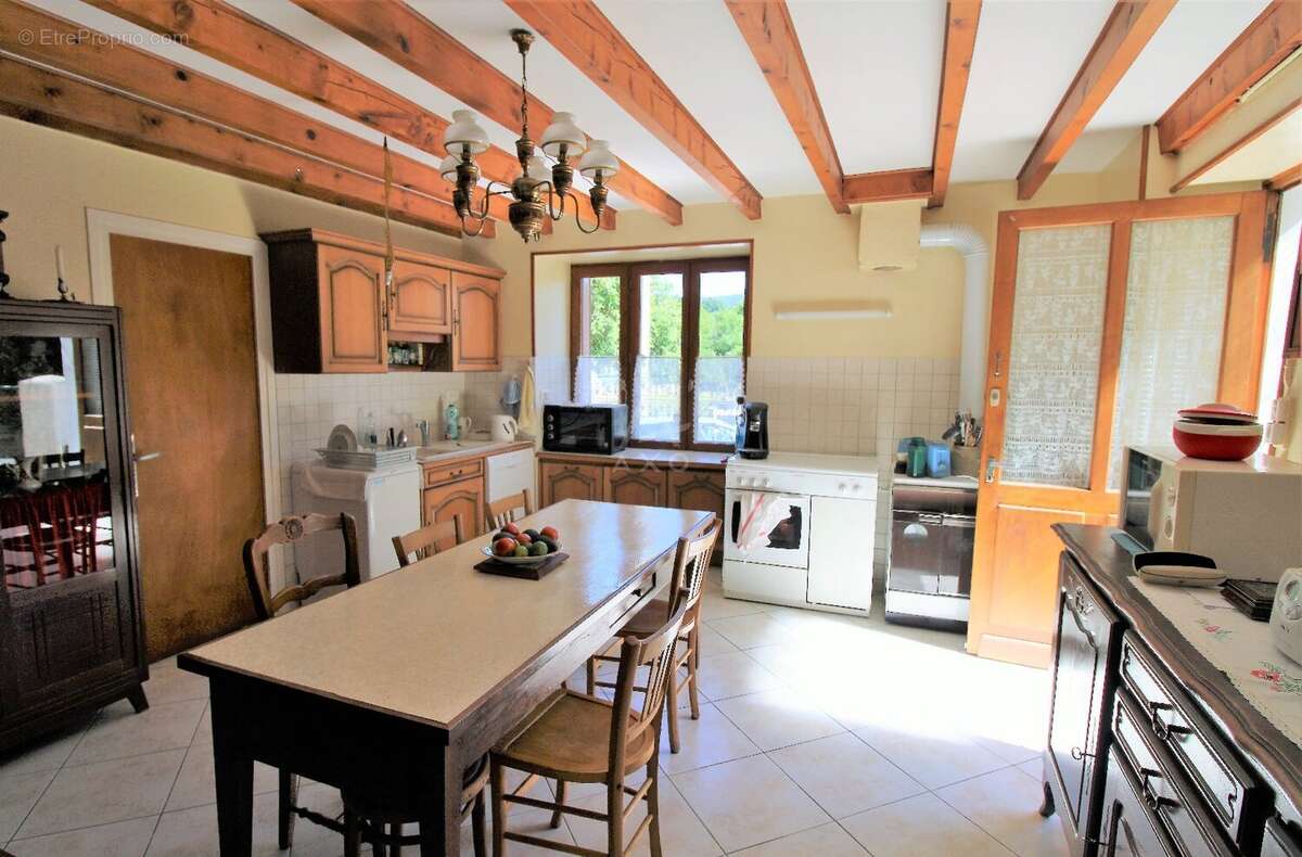 Maison à VERNET-LA-VARENNE