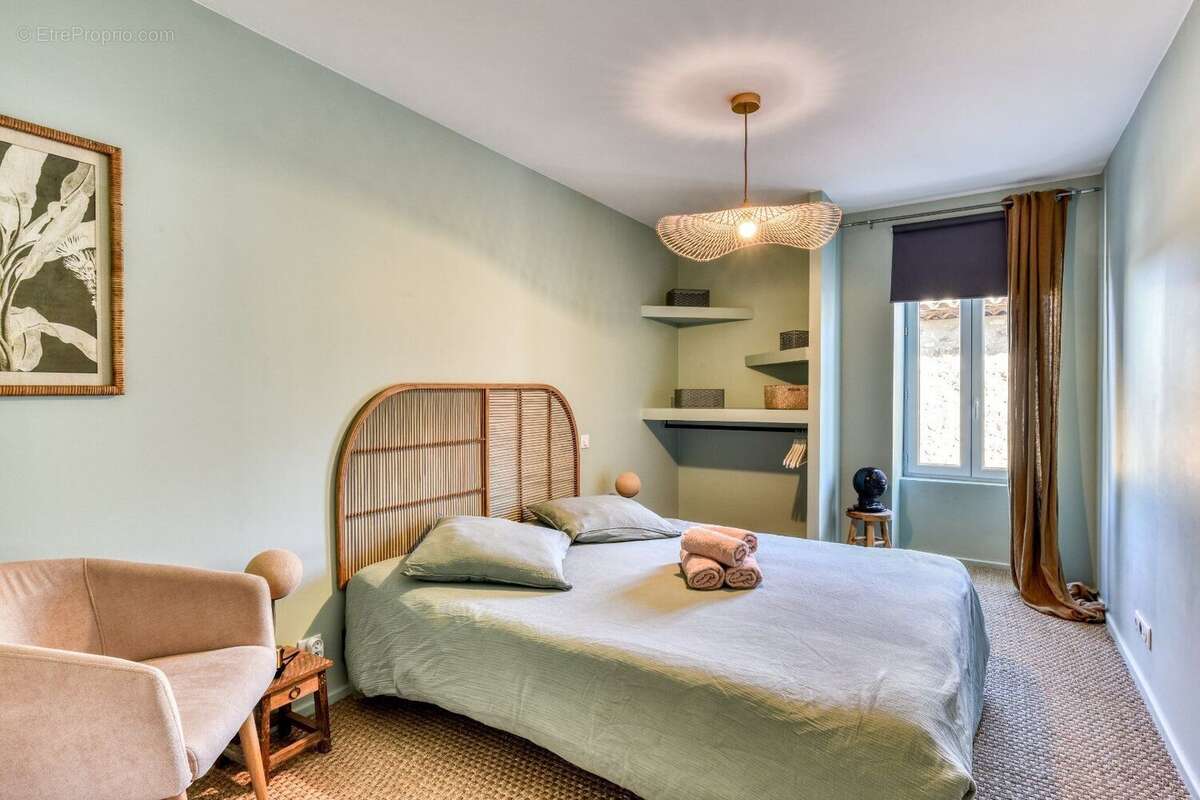 A Peyriac de mer,  maison + appartement, vue étangs. - photo 4