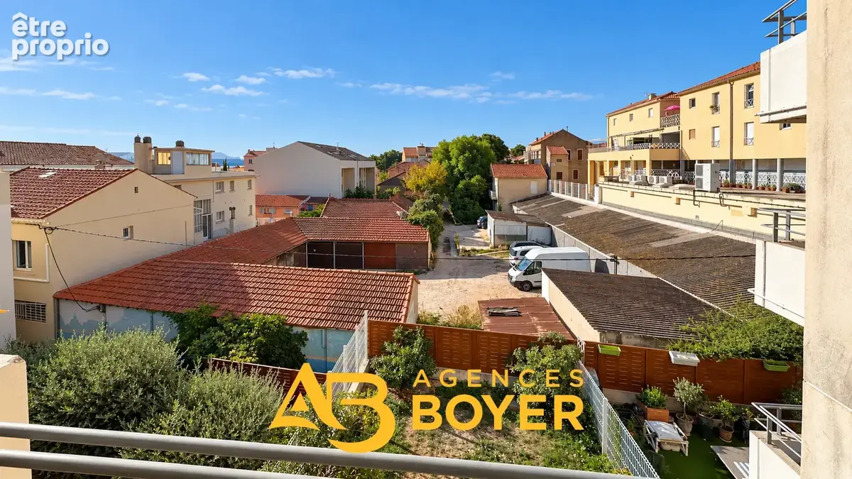 BANDOL CENTRE-VILLE   T4 de plus de 83 m2 avec terrasse et balcon, 2 garages possibles en sus - photo 8