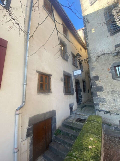 Maison à MARINGUES