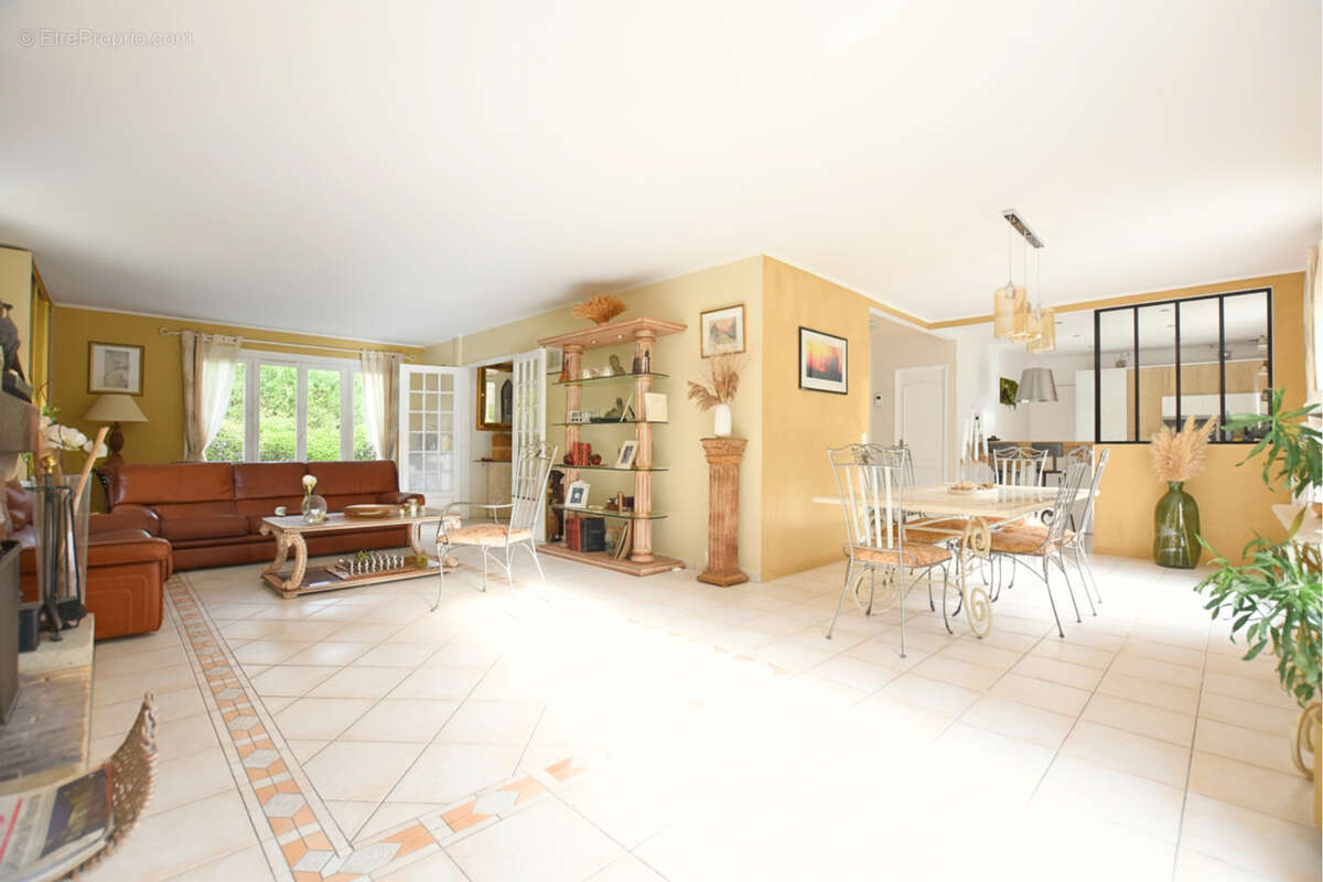 Maison à LES ESSARTS-LE-ROI
