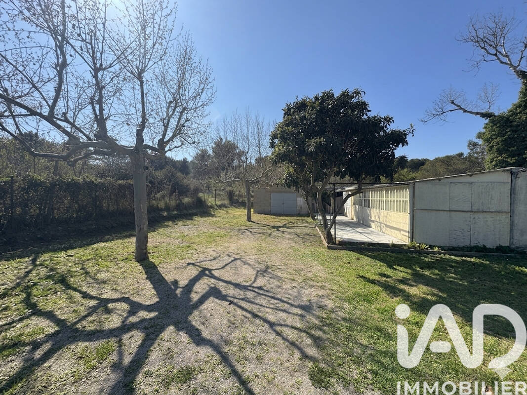 Photo 1 - Terrain à SAINT-MITRE-LES-REMPARTS