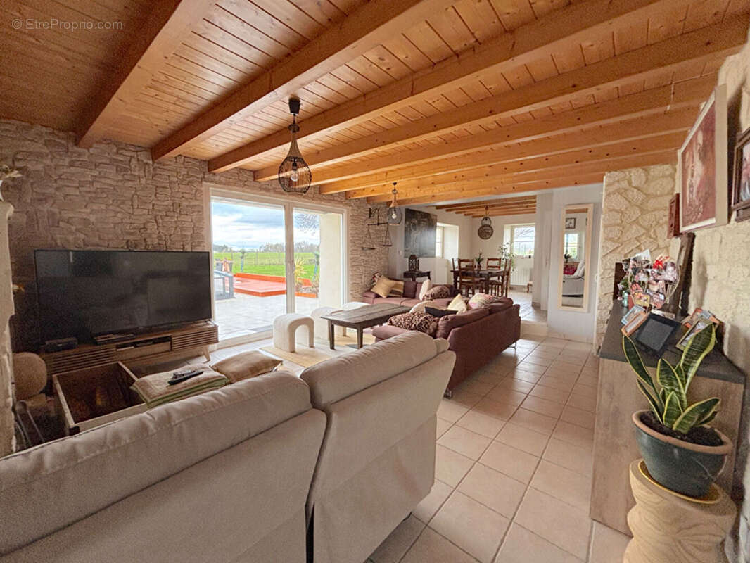 Maison Saint Romain De Benet 4 pièce(s) 153 m2 - photo 6