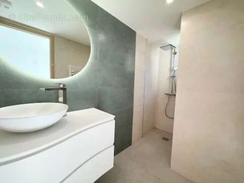 Appartement à ROQUEBRUNE-SUR-ARGENS