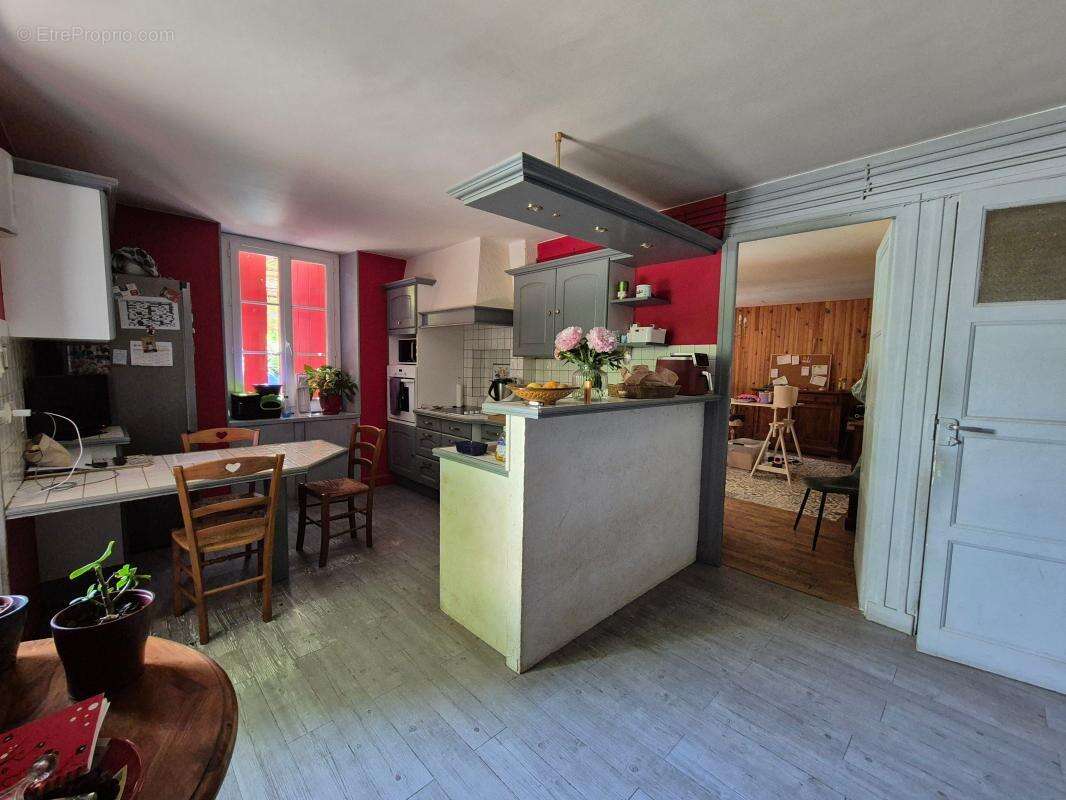 Spacieuse propriété familiale avec appartement indépendant et piscine - photo 8