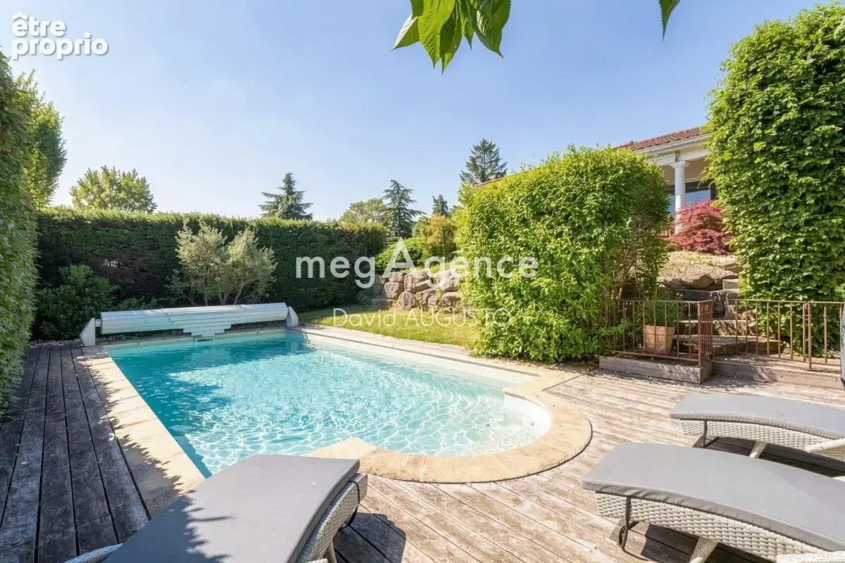 Maison avec vue, piscine chauffée, garage double et terrain de 700m2 - photo 11