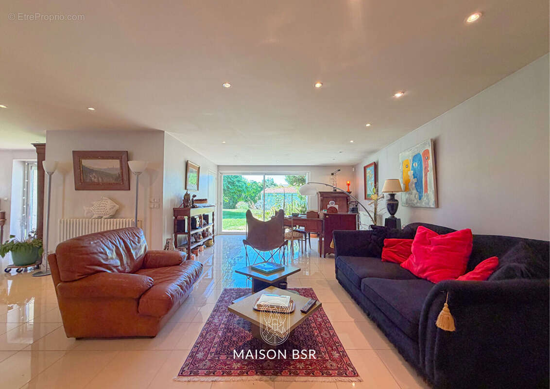 Longère de caractère - 323 m² habitables avec piscine - photo 5