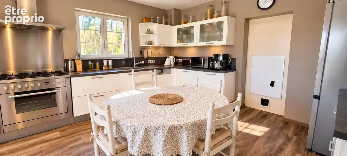MAISON EN PIERRES XIX ème AVEC dépendance et piscine sur 2600 m² . - photo 10