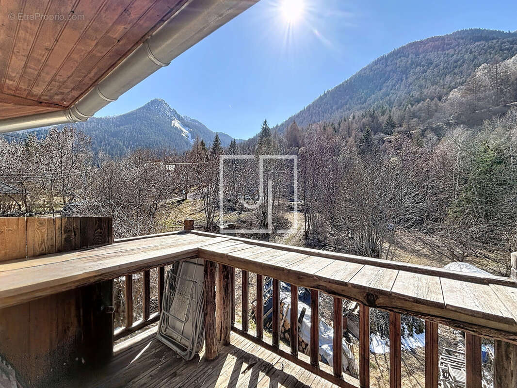 Maison à LE LAUZET-UBAYE