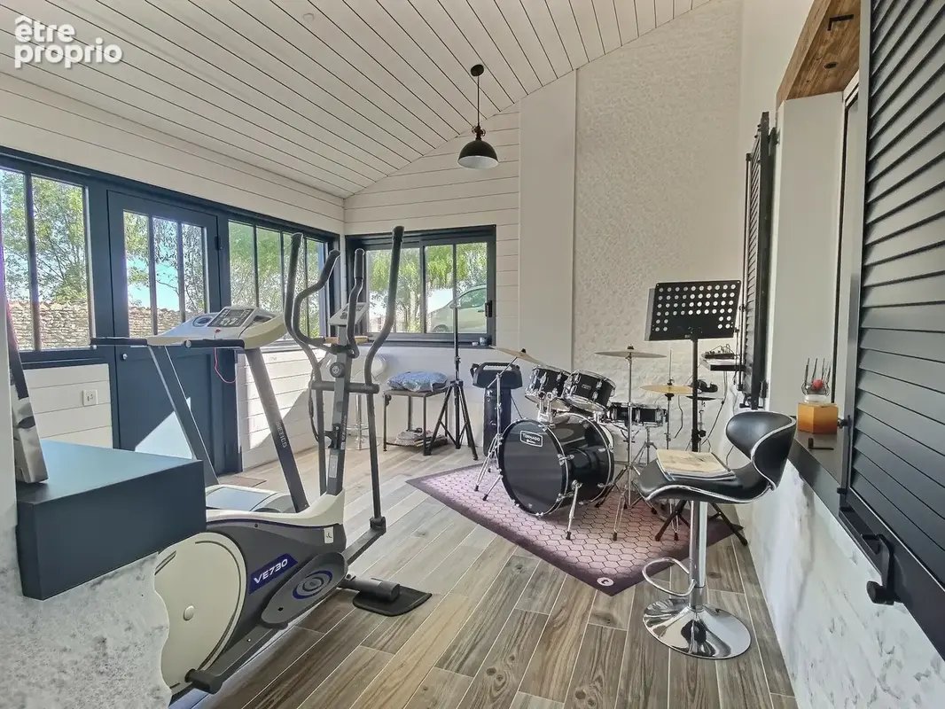 Maison avec piscine, jacuzzi et beaux espaces annexes - photo 12