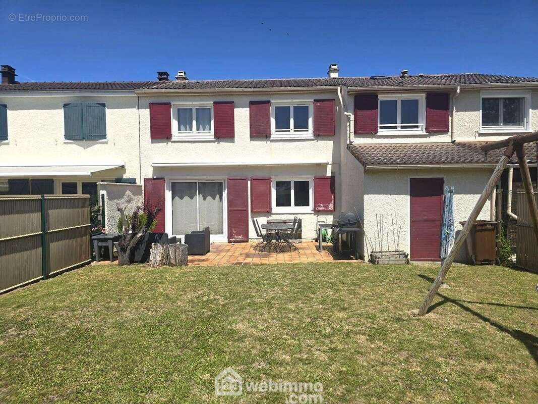 Voici la façade arrière de la maison