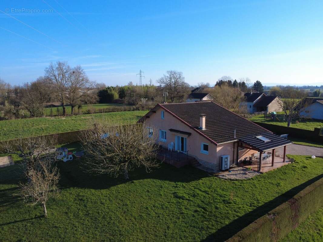 Maison à MONTREVEL-EN-BRESSE