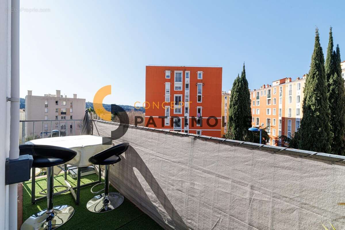 Appartement à CARROS
