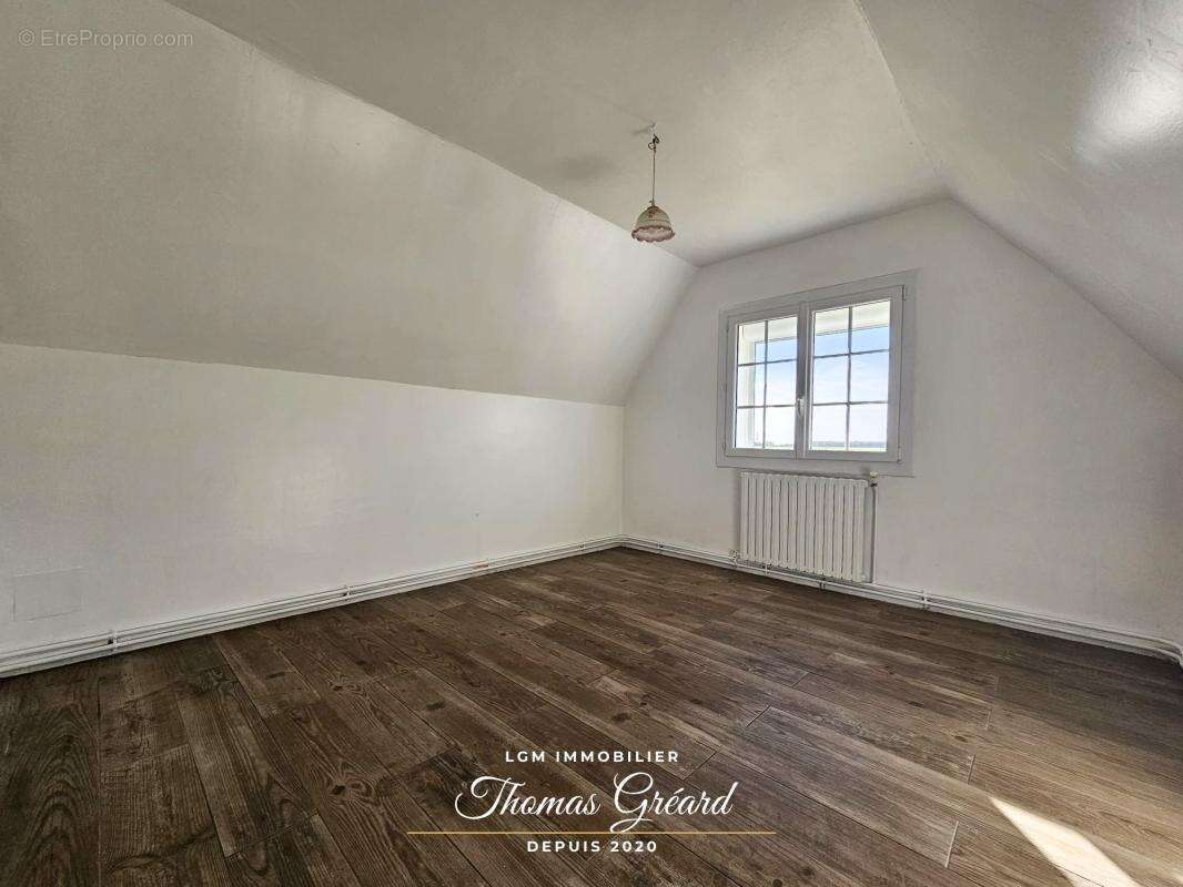 Maison familiale 155 m² – 5 chambres – Vie de plain-pied – Grand terrain clos 6 470 m² – Châteaudun - photo 8