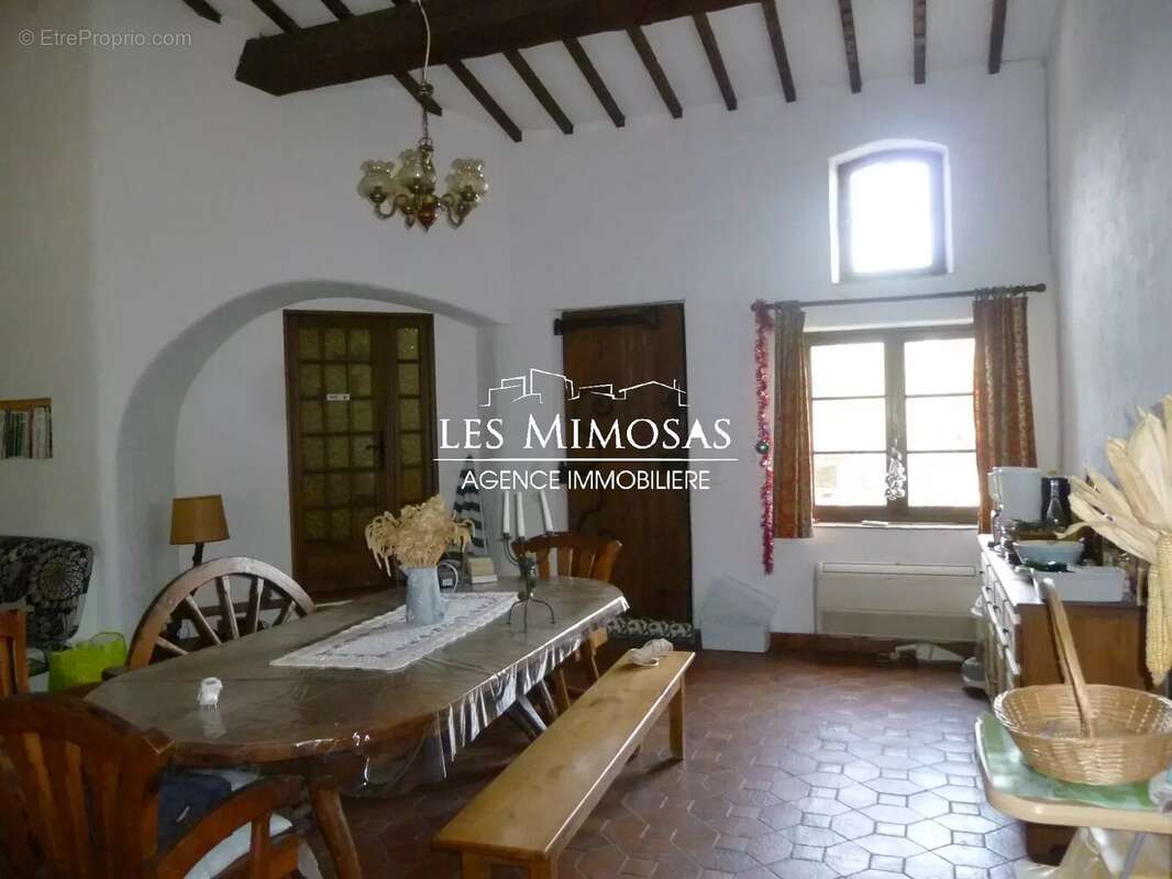 Maison à ROQUEBRUNE-SUR-ARGENS