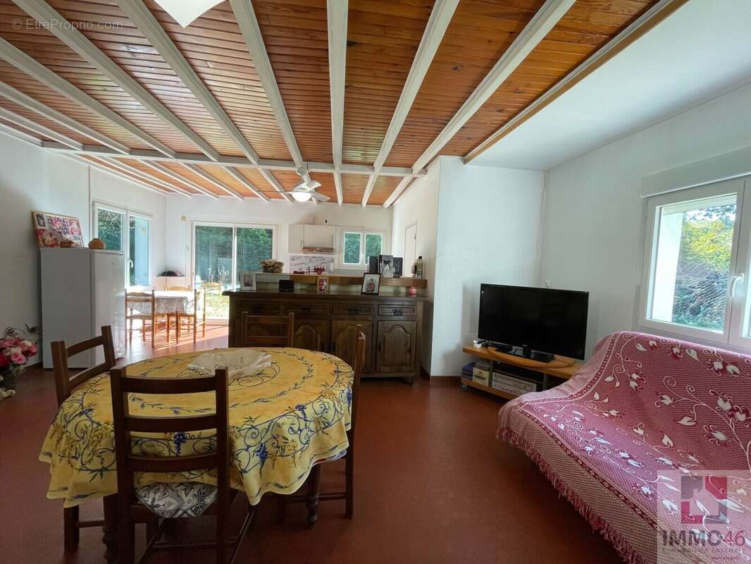 Maison à MONTVALENT