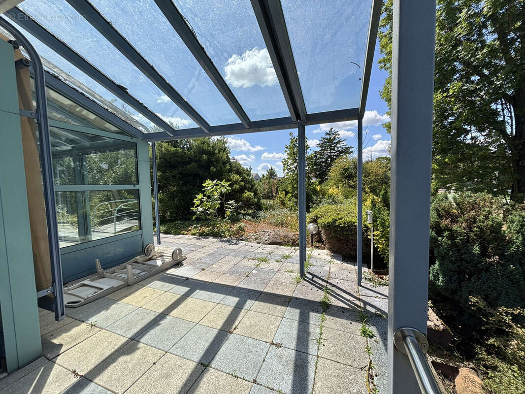 Élégante maison familiale de 220 m2 sur un magnifique terrain arboré de 15 ares - photo 3