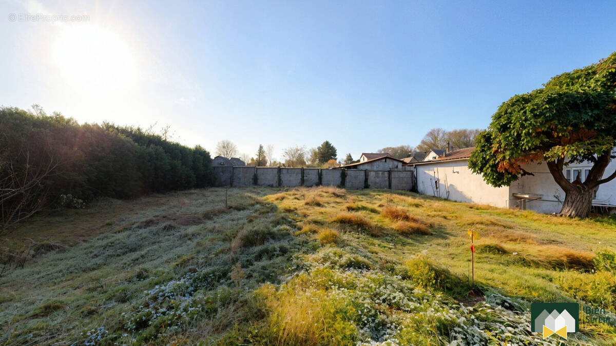 Terrain à LE COUDRAY