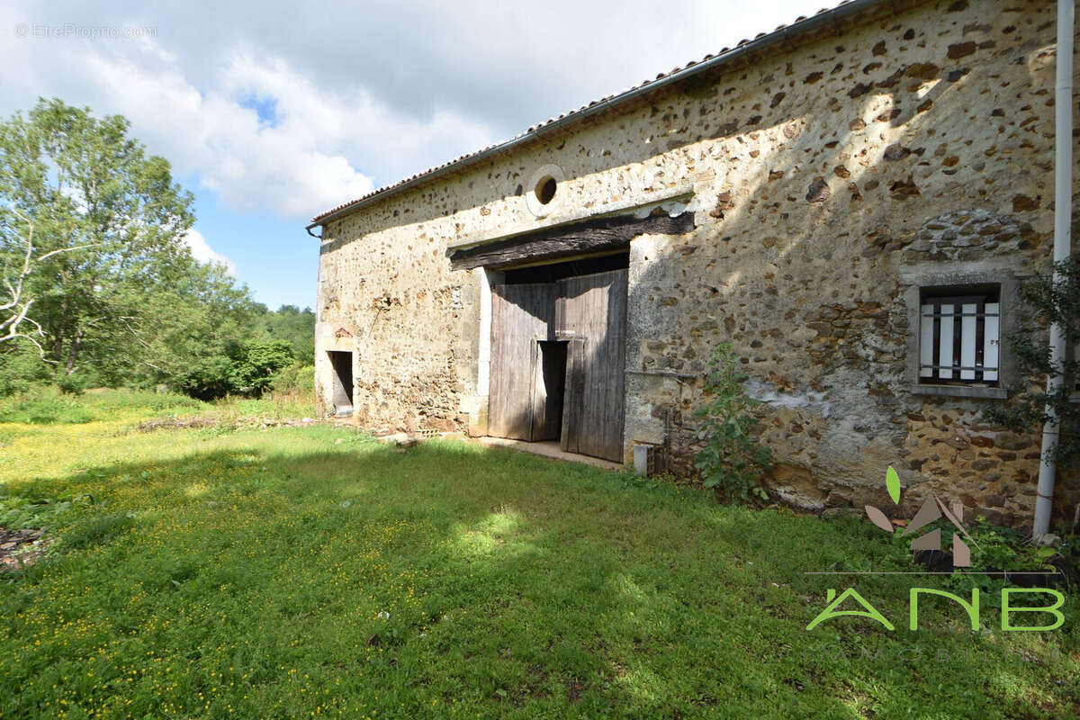 Maison à MONTBRON