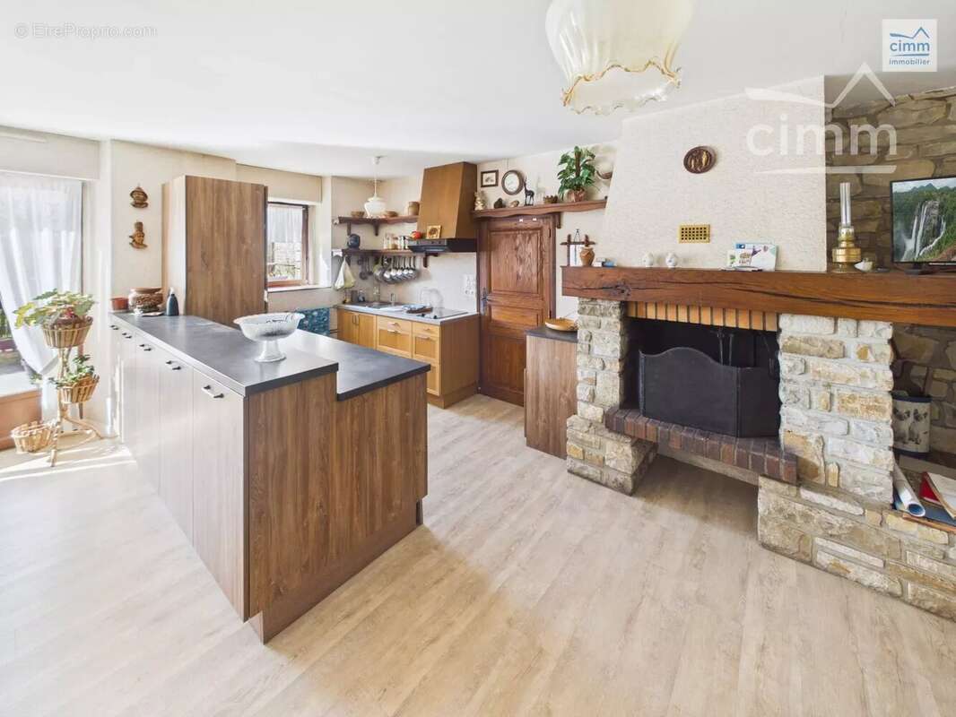 Maison à BOURG-DES-COMPTES