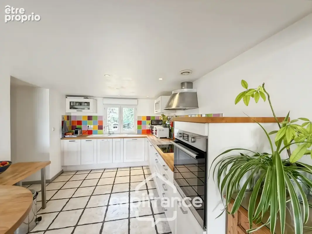 Chanas – Une maison familiale au cœur d'un environnement naturel privilégié composée de 6 pièces - photo 8
