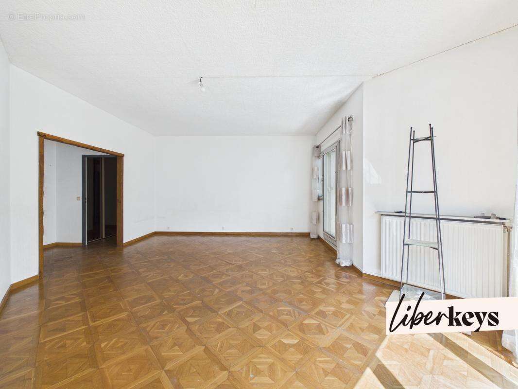 CRÉTEIL – Quartier Buttes-Halage – Grand 3 pièces avec terrasse, jardin, box et cave - photo 4