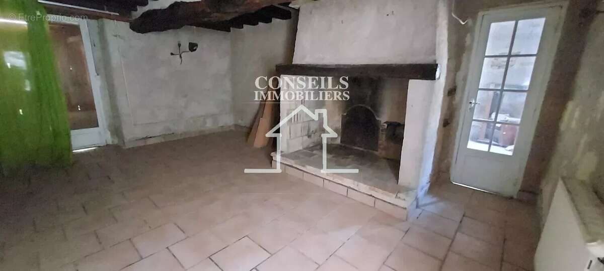 Maison à SAINT-JULIEN-DU-SAULT