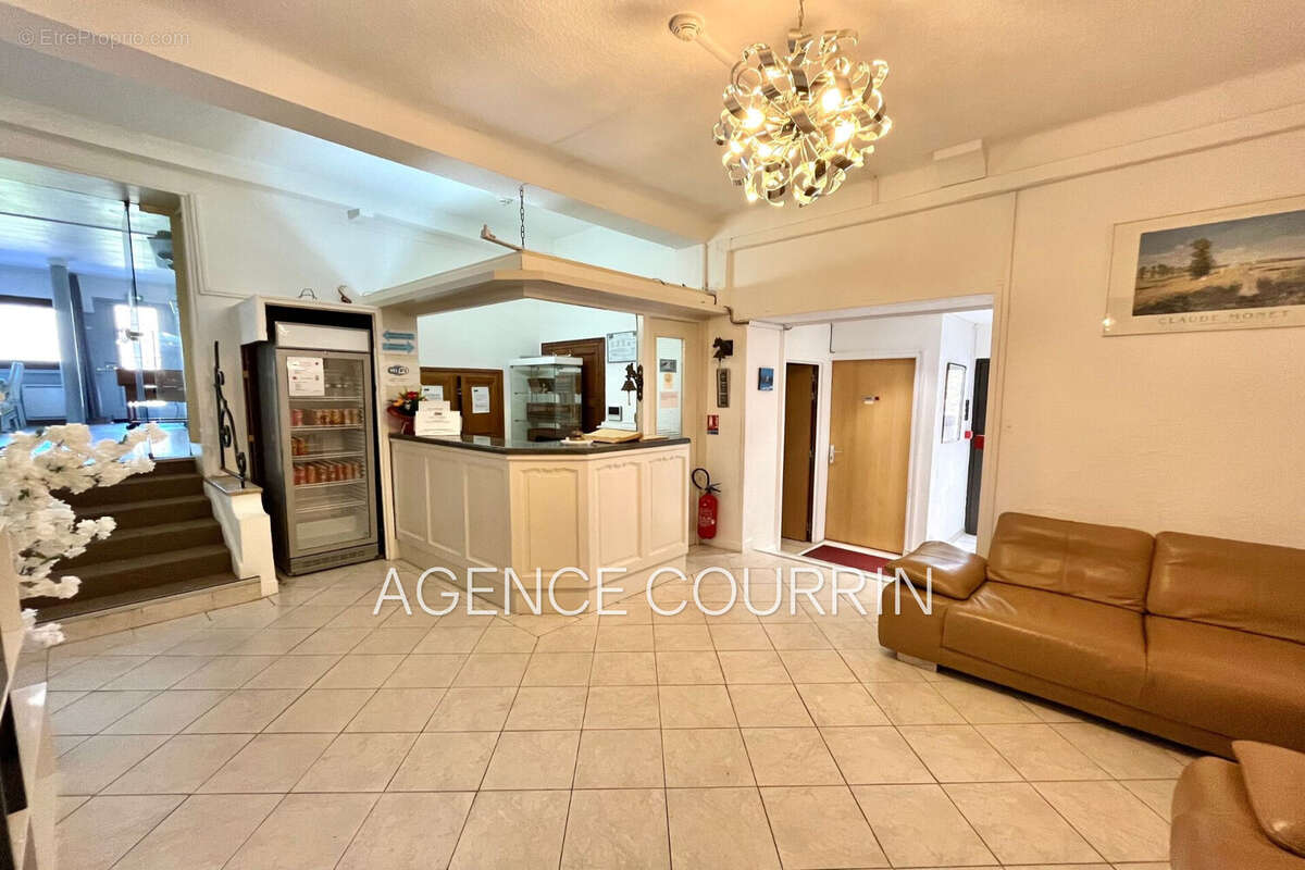 Commerce à SAINT-VALLIER-DE-THIEY