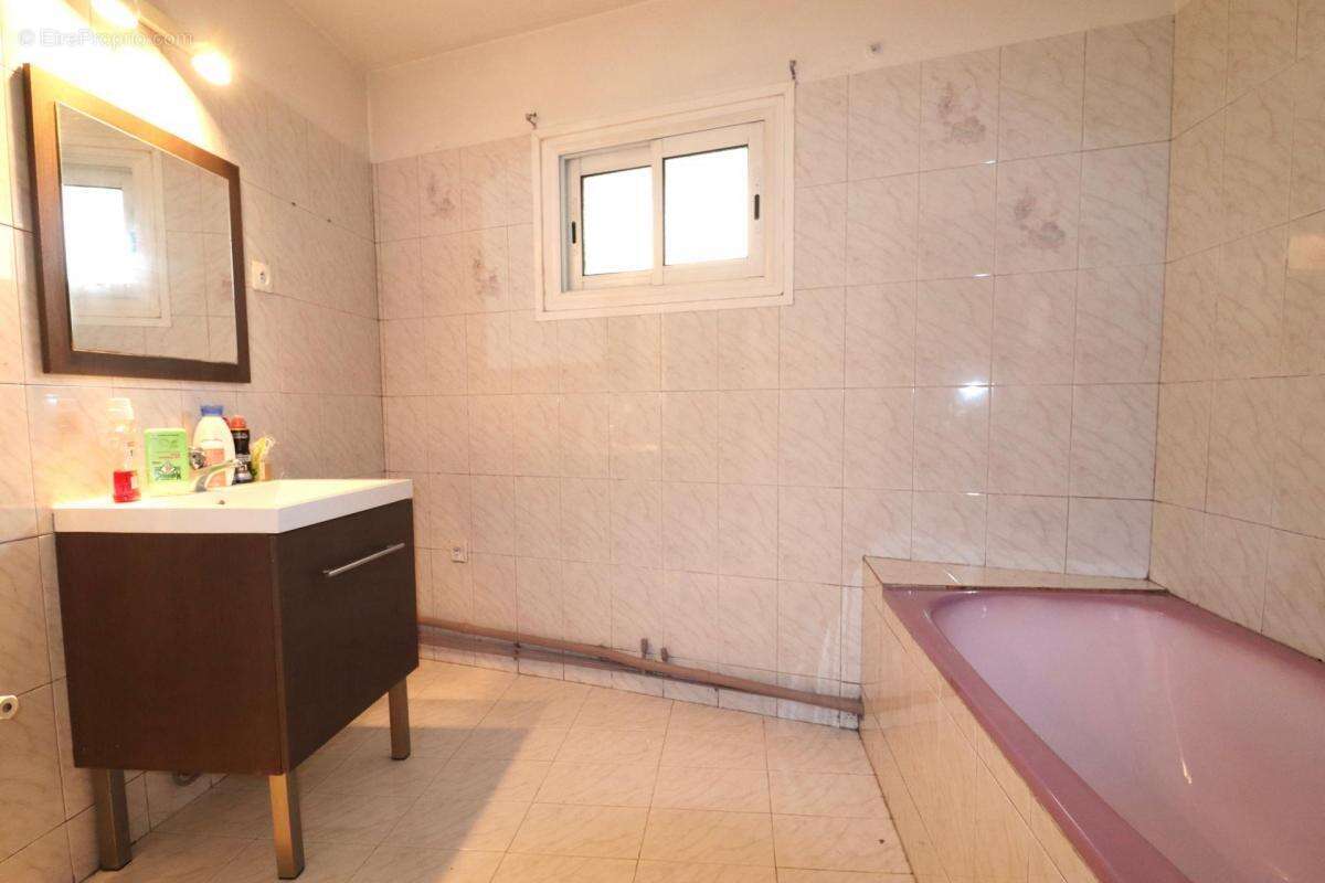 Maison à VILLEMOUSTAUSSOU