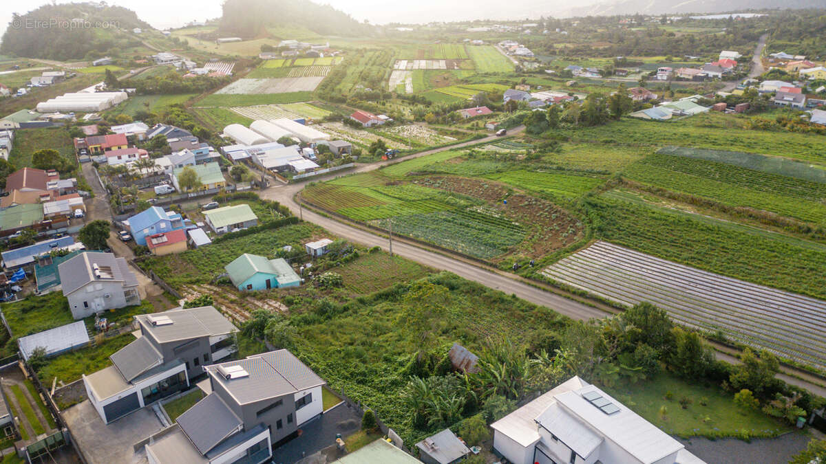 Terrain à SAINT-PIERRE