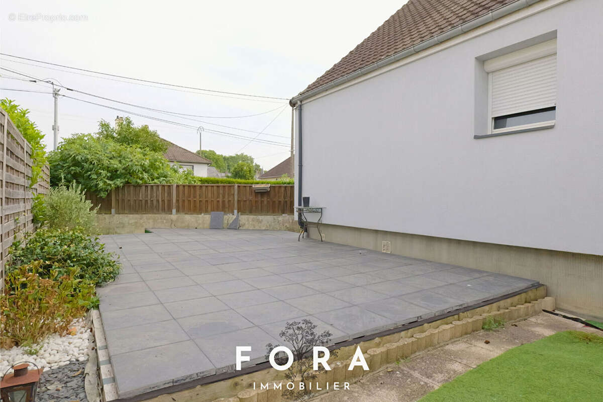 Entre Condé-en-Normandie et Clécy : maison familiale rénovée de 138 m² avec sous-sol complet, terrasse et terrain de 846 m² - photo 15